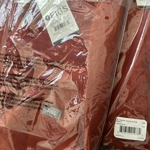 Men’s FIGS Auburn XS scrub set